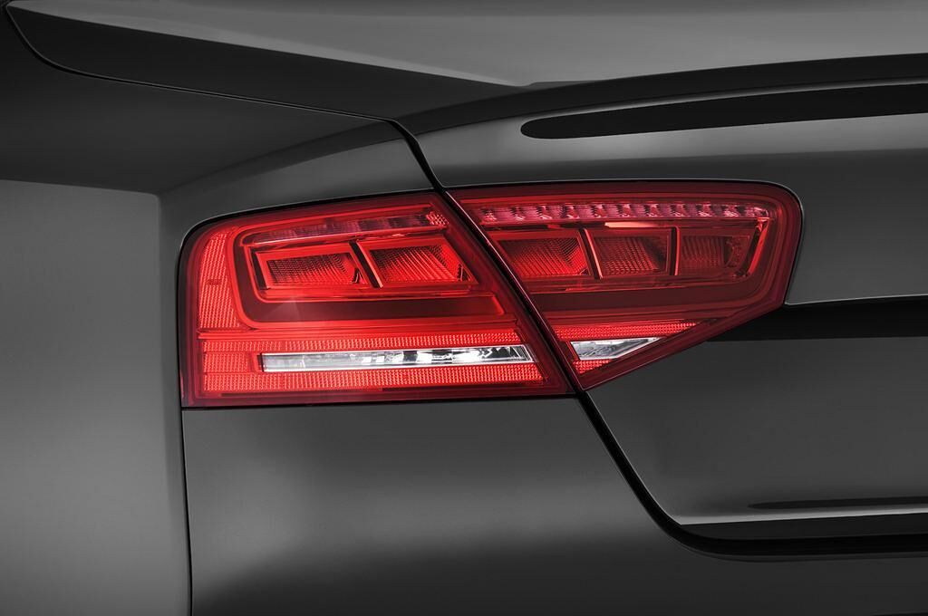 Audi A8 L W12 (Baujahr 2013) - 4 Türen Rücklicht