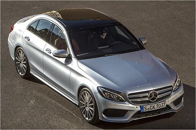 Bei der Basisversion sowie der Avantgarde Line und der AMG Line prangt ein großer Stern in der Grillmitte