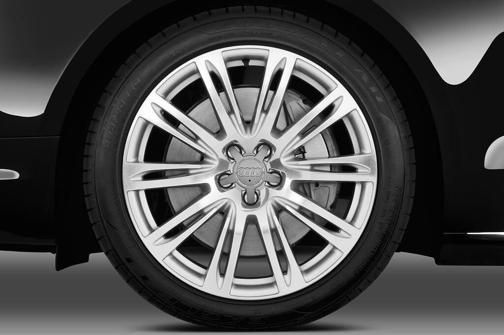 Audi A8 L W12 (Baujahr 2013) - 4 Türen Reifen und Felge