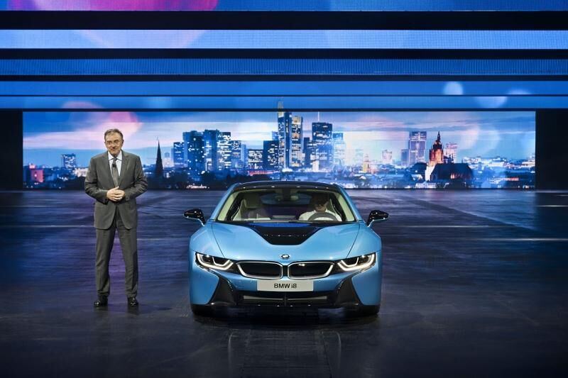 Dr. Norbert Reithofer präsentiert den neuen BMW i8.