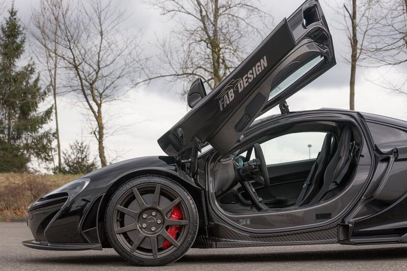 Die Türen des des FAB Design McLaren P1 schwingen weit hoch