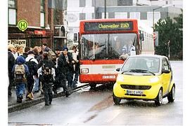 Haltenden Schulbus besonders vorsichtig überholen
