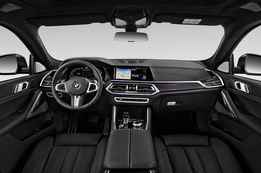 BMW X6 (Baujahr 2020) M Automobile 5 Türen Cockpit und Innenraum
