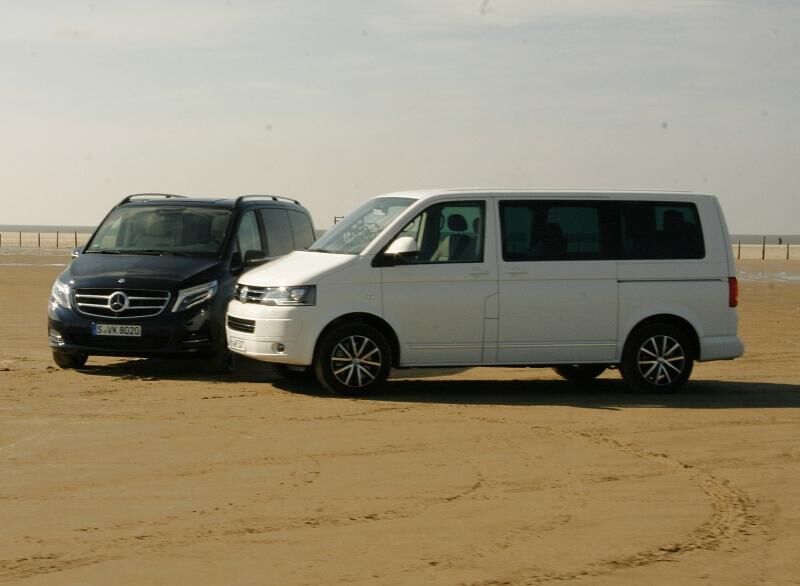 ... einem Volkswagen T5: Konkurrenten unter sich.
