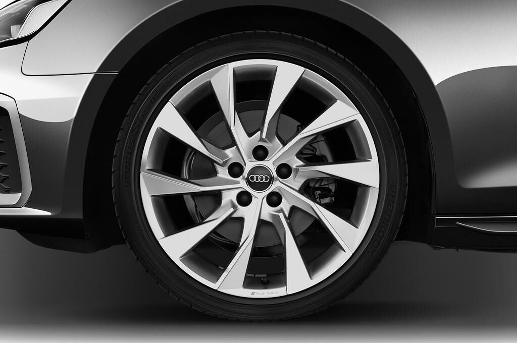Audi A4 Avant (Baujahr 2020) S Line 5 Türen Reifen und Felge