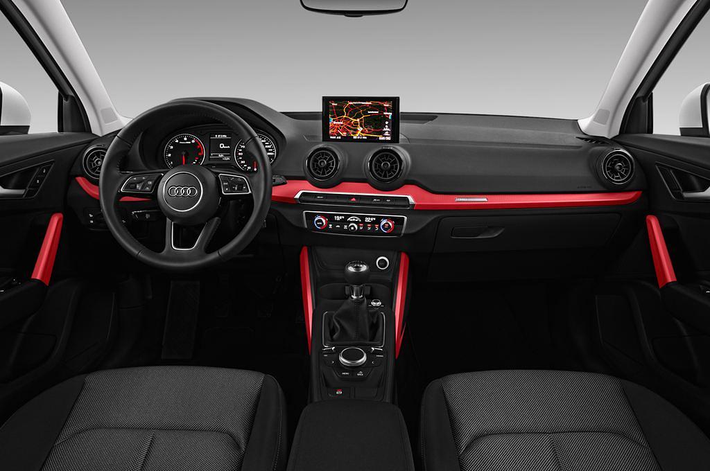 Audi Q2 (Baujahr 2017) Sport 5 Türen Cockpit und Innenraum