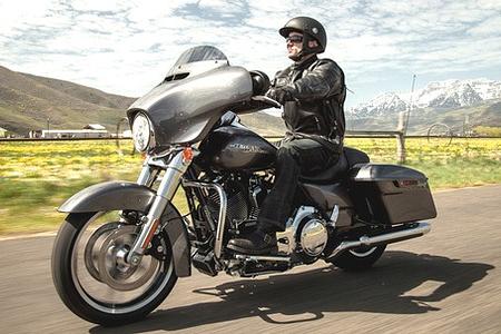 Mit einer Harley „mehr entdecken“