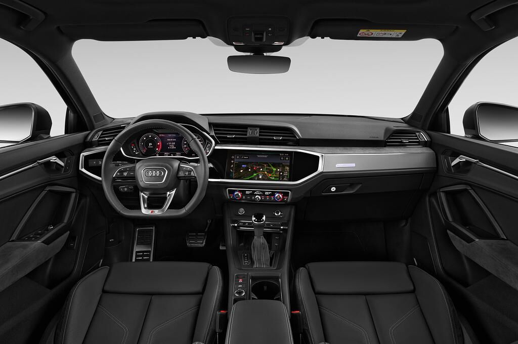 Audi Q3 Sportsback (Baujahr 2020) S Line 5 Türen Cockpit und Innenraum