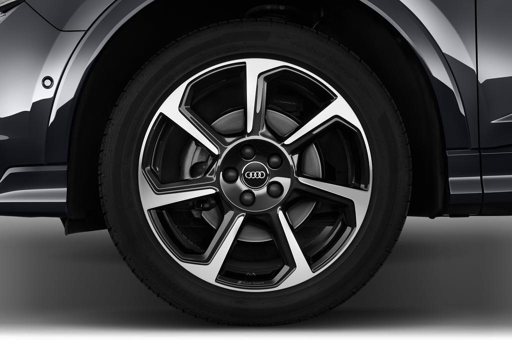 Audi Q3 Sportsback (Baujahr 2020) S Line 5 Türen Reifen und Felge