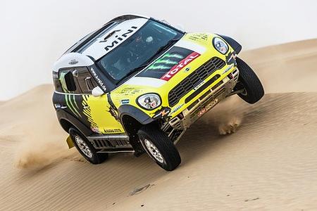 Abu Dhabi Desert Challenge: MINI zur Halbzeit Gesamtführender