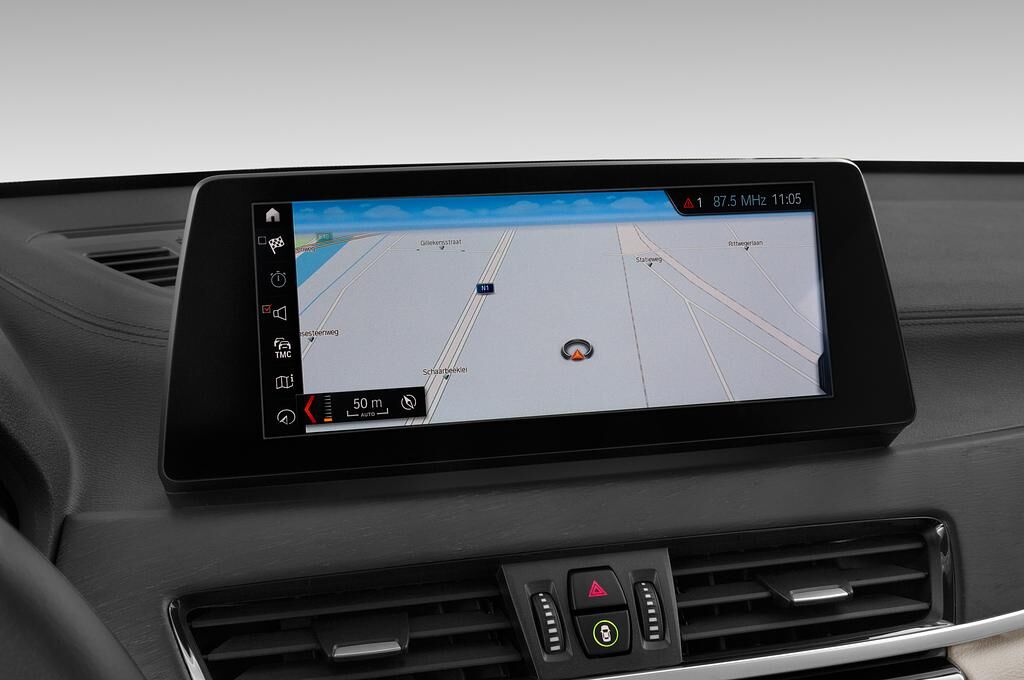 BMW X1 (Baujahr 2020) xLine 5 Türen Radio und Infotainmentsystem
