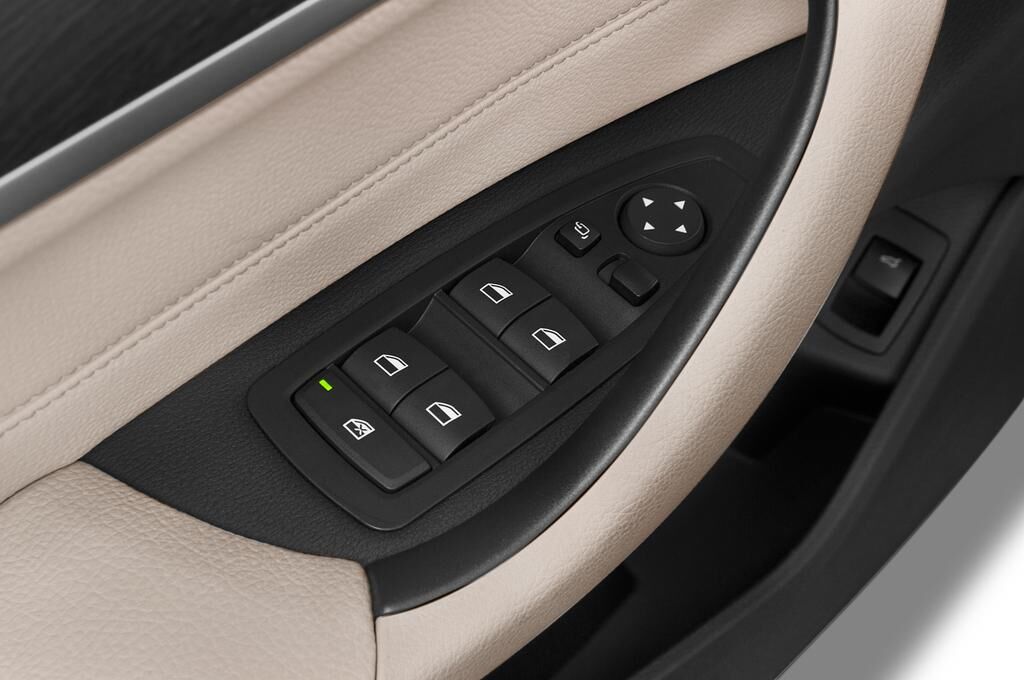 BMW X1 (Baujahr 2020) xLine 5 Türen Bedienungselemente Tür
