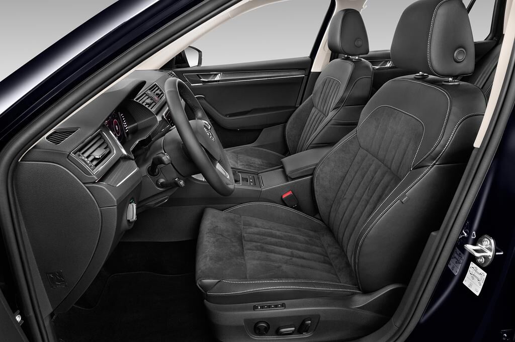 Skoda Superb Combi (Baujahr 2020) Style 5 Türen Vordersitze