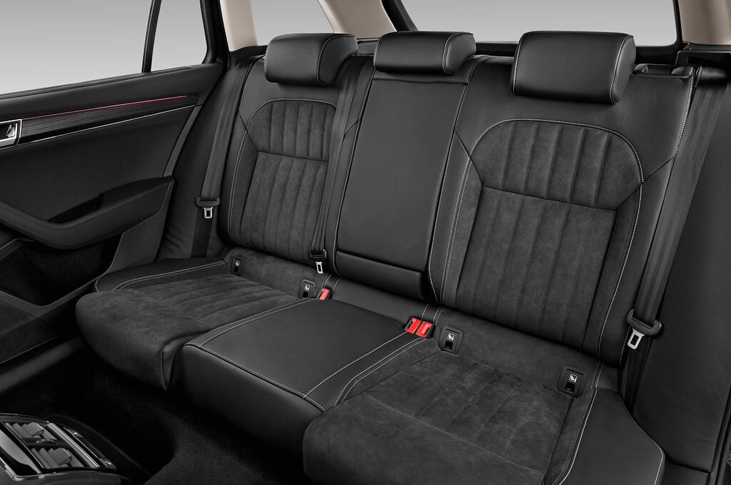 Skoda Superb Combi (Baujahr 2020) Style 5 Türen Rücksitze