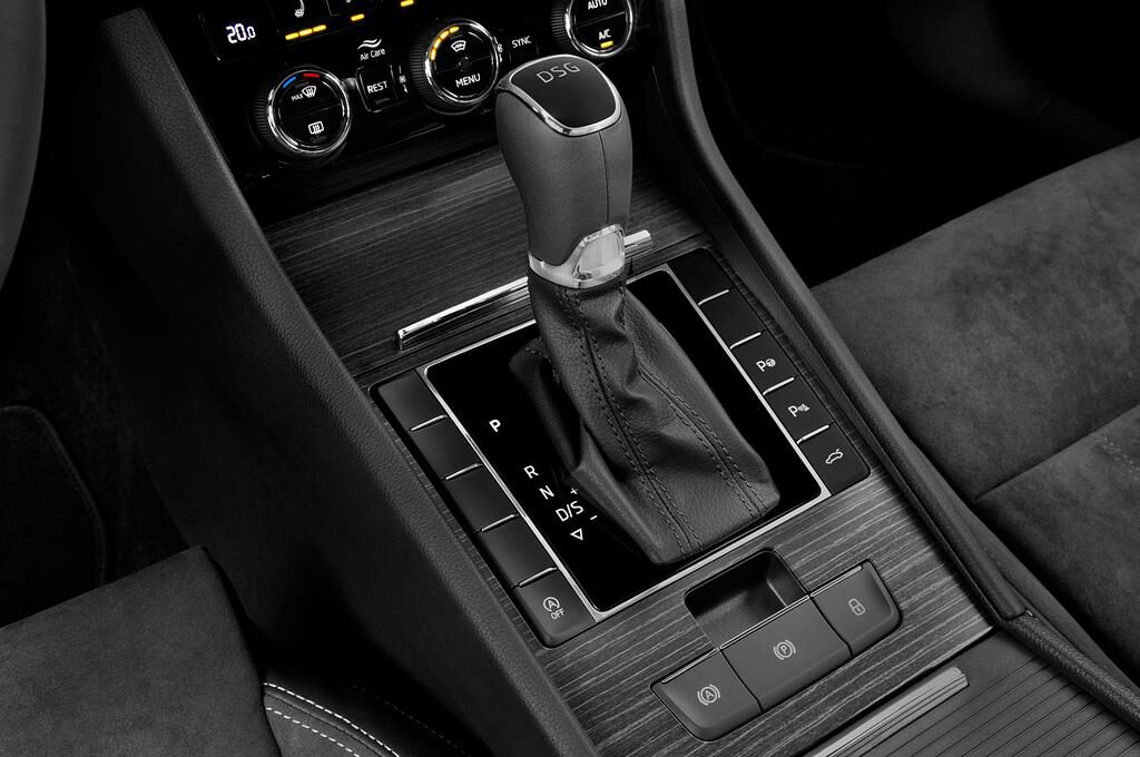 Skoda Superb Combi (Baujahr 2020) Style 5 Türen Schalthebel