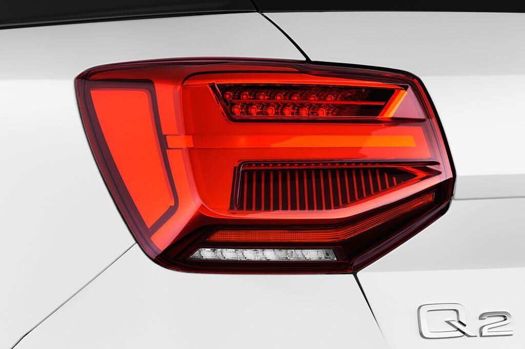 Audi Q2 (Baujahr 2017) Sport 5 Türen Rücklicht