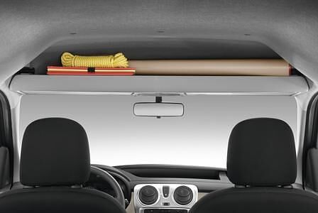 Dachgalerie über den Vordersitzen bietet Stauraum für zwölf Liter Inhalt