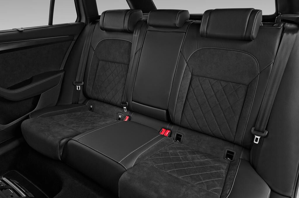 Skoda Superb Combi (Baujahr 2020) Sportline 5 Türen Rücksitze
