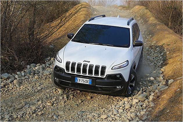 Leider gibt es den Cherokee Trailhawk nur mit 3,2-Liter-Benziner