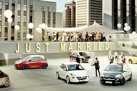 Opel animiert in neuer Markenkampagne zum „Umparken im Kopf“