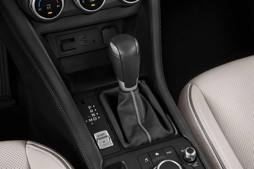 Mazda CX-3 (Baujahr 2019) Exclusive-Line 5 Türen Schalthebel