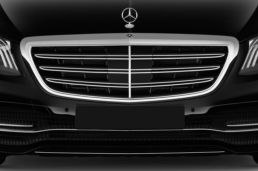 Mercedes S Class (Baujahr 2019) - 4 Türen Kühlergrill und Scheinwerfer