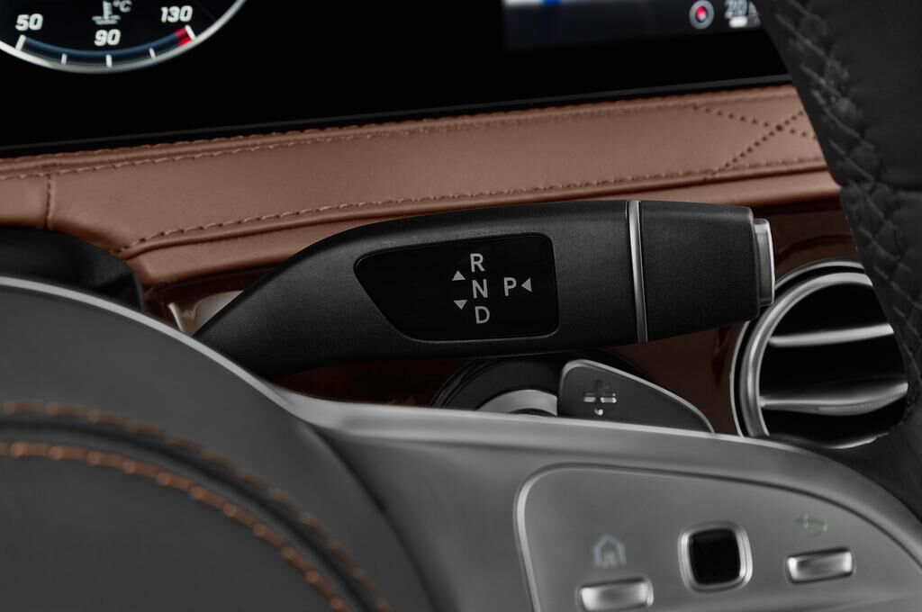 Mercedes S Class (Baujahr 2019) - 4 Türen Schalthebel