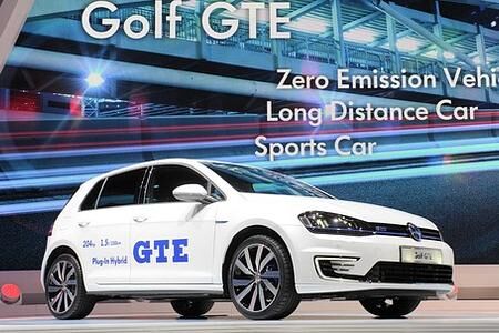 Genfer Automobilsalon 2014: VW präsentiert den Golf GTE mit Plug-in-Hybridantrieb