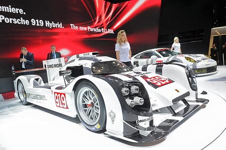 Genfer Automobilsalon 2014: Porsche stellt 919 Hybrid und 911 RSR in den Focus