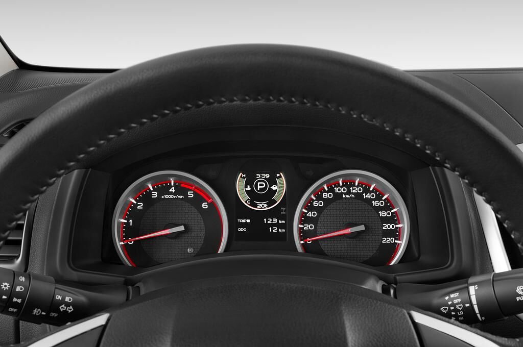 Isuzu D-Max (Baujahr 2019) Custom 2 Türen Tacho und Fahrerinstrumente
