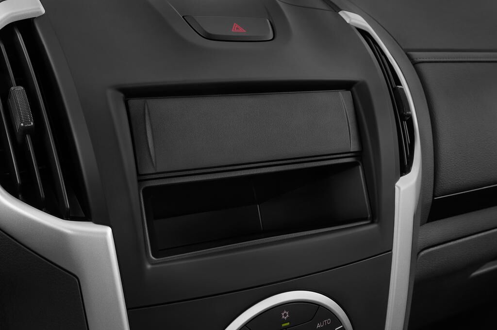 Isuzu D-Max (Baujahr 2019) Custom 2 Türen Radio und Infotainmentsystem