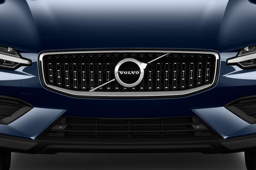 Volvo V60 Crosscountry (Baujahr 2019) - 5 Türen Kühlergrill und Scheinwerfer