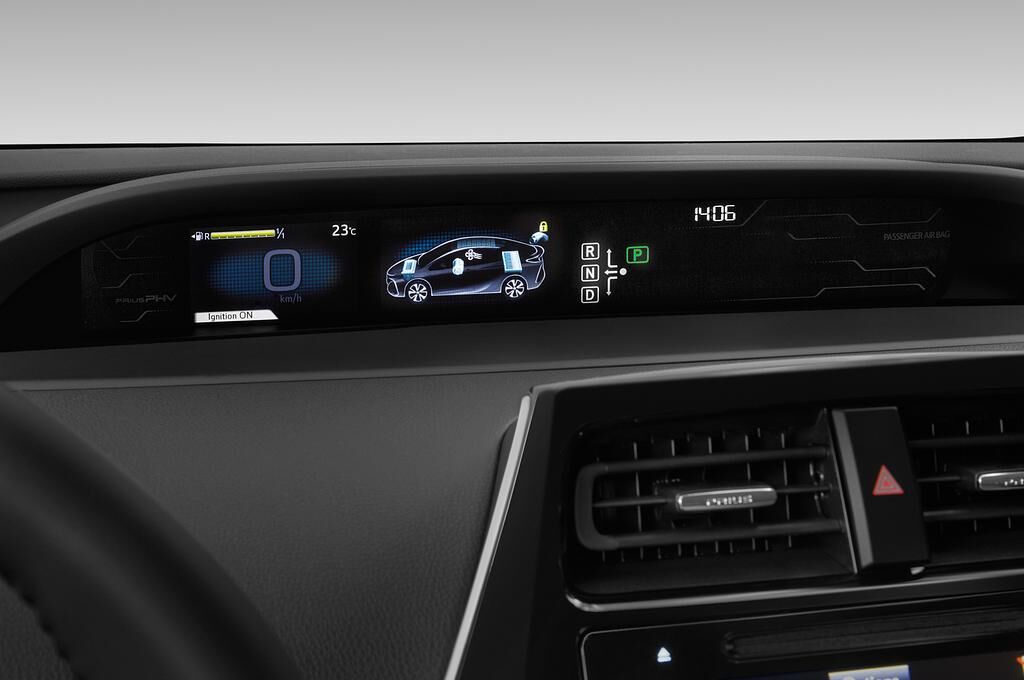 Toyota Prius (Baujahr 2019) Comfort 5 Türen Tacho und Fahrerinstrumente