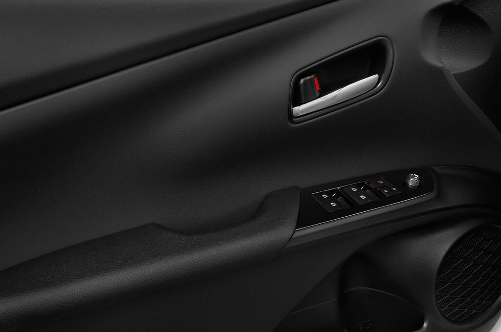 Toyota Prius (Baujahr 2019) Comfort 5 Türen Bedienungselemente Tür