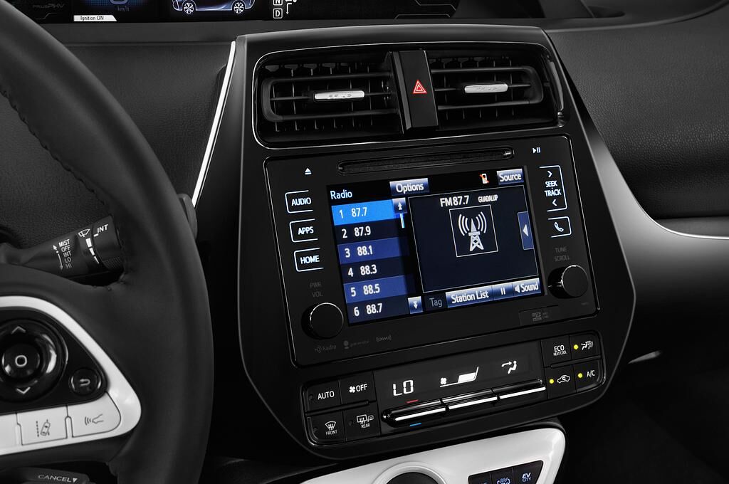 Toyota Prius (Baujahr 2019) Comfort 5 Türen Temperatur und Klimaanlage