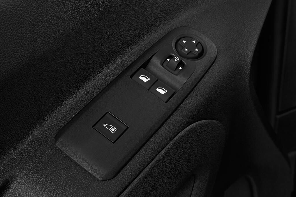 Peugeot Partner (Baujahr 2019) Pemium 4 Türen Bedienungselemente Tür