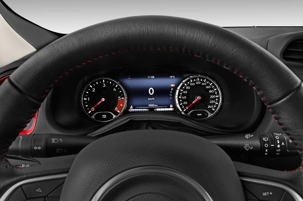 Jeep Renegade (Baujahr 2019) Trailhawk 5 Türen Tacho und Fahrerinstrumente