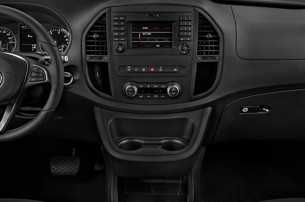 Mercedes Vito (Baujahr 2019) Edition 5 Türen Mittelkonsole