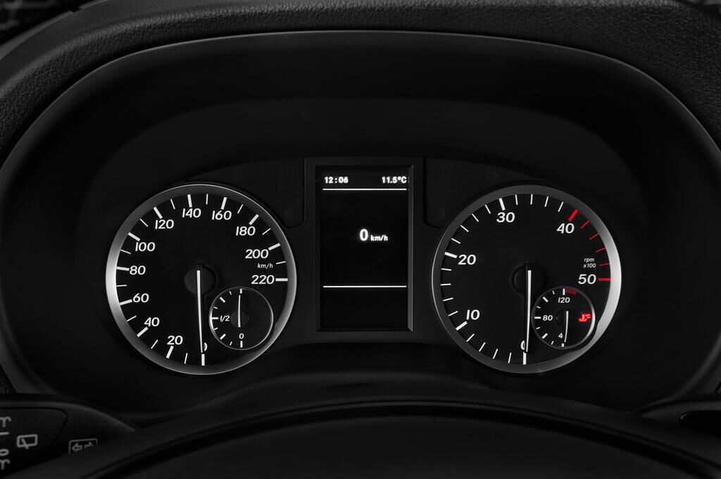 Mercedes Vito (Baujahr 2019) - 5 Türen Tacho und Fahrerinstrumente