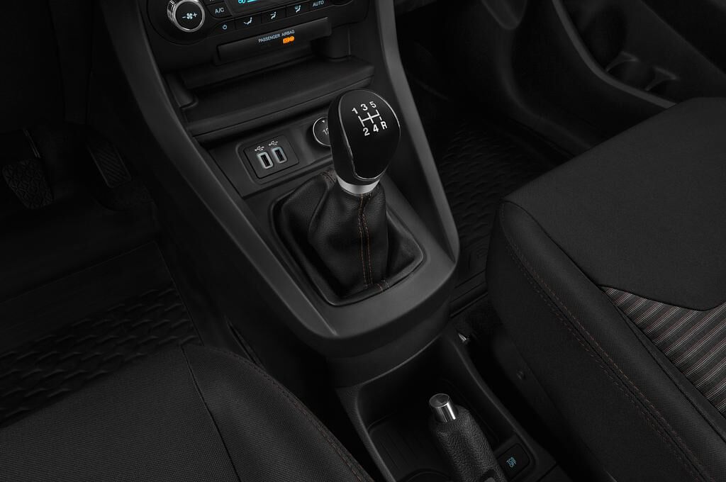 Ford KA+ (Baujahr 2019) Active 5 Türen Schalthebel