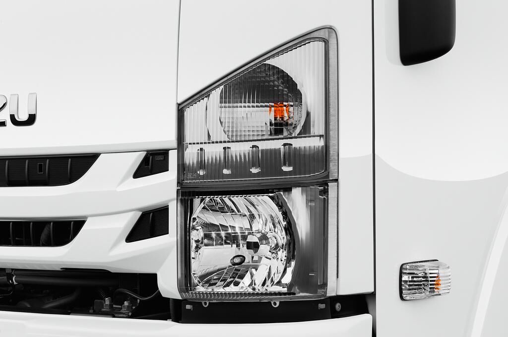 Isuzu N-Serie (Baujahr 2019) - 2 Türen Scheinwerfer