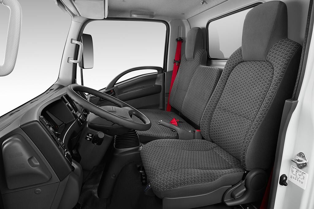 Isuzu N-Serie (Baujahr 2019) - 2 Türen Vordersitze