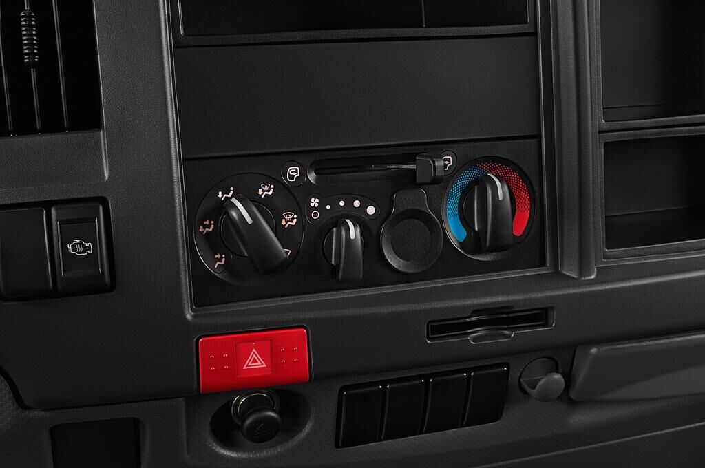 Isuzu N-Serie (Baujahr 2019) - 2 Türen Temperatur und Klimaanlage