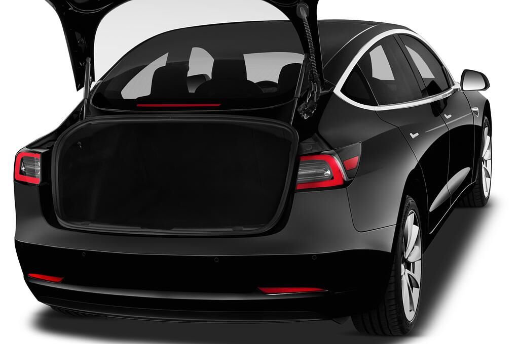 Tesla Model 3 (Baujahr 2019) Performance 4 Türen Kofferraum