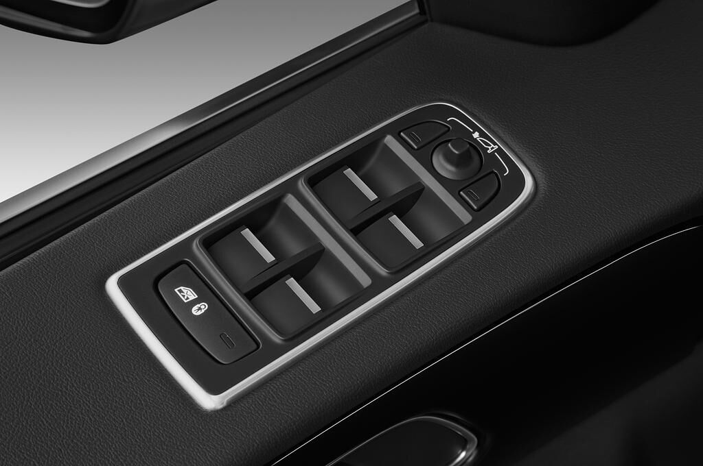 Jaguar F-Pace (Baujahr 2019) Prestige 5 Türen Bedienungselemente Tür