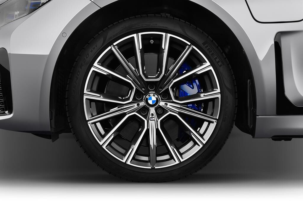 BMW 7 Series (Baujahr 2020) M Sport 4 Türen Reifen und Felge