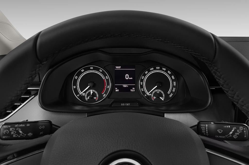Skoda Scala (Baujahr 2019) Ambition 5 Türen Tacho und Fahrerinstrumente