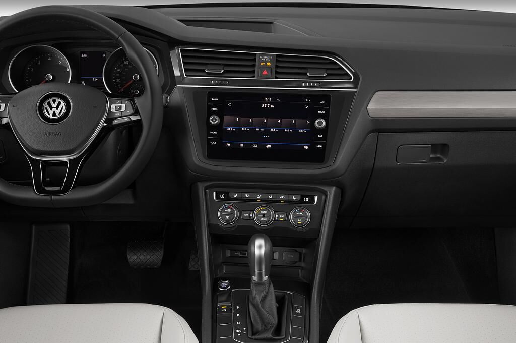 Volkswagen Tiguan (Baujahr 2019) Confrontline 5 Türen Mittelkonsole