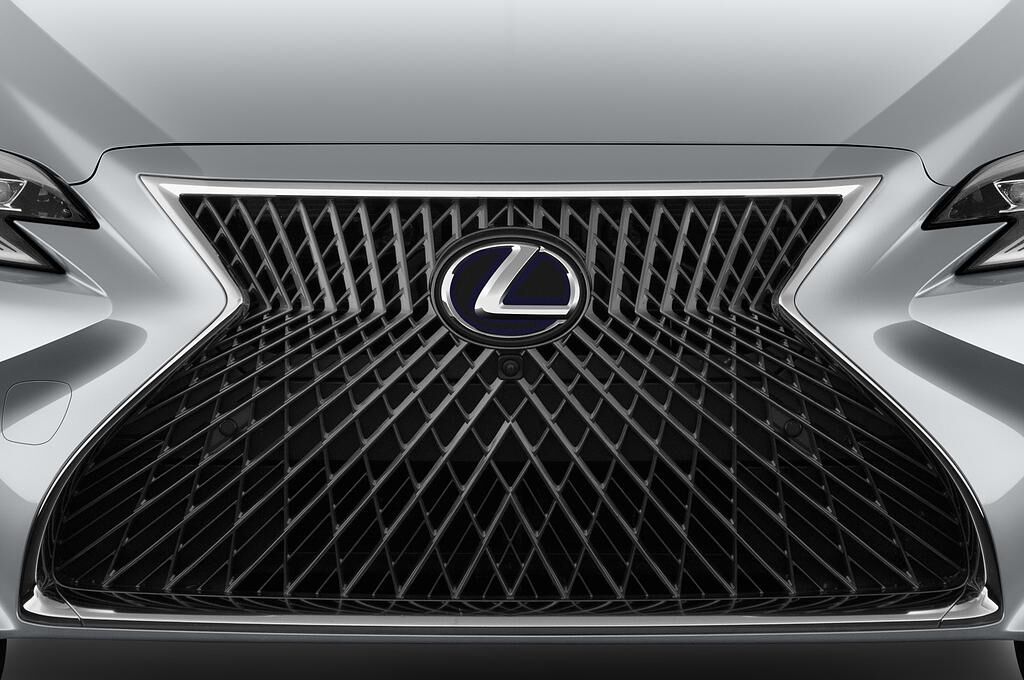 Lexus LS (Baujahr 2019) Executive Line 4 Türen Kühlergrill und Scheinwerfer