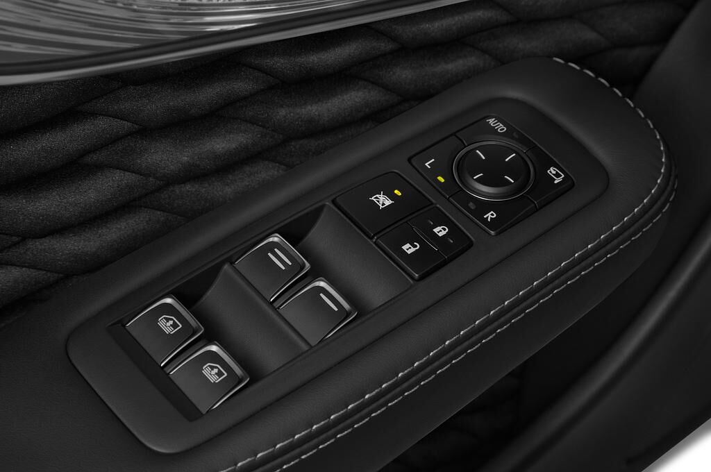 Lexus LS (Baujahr 2019) Executive Line 4 Türen Bedienungselemente Tür